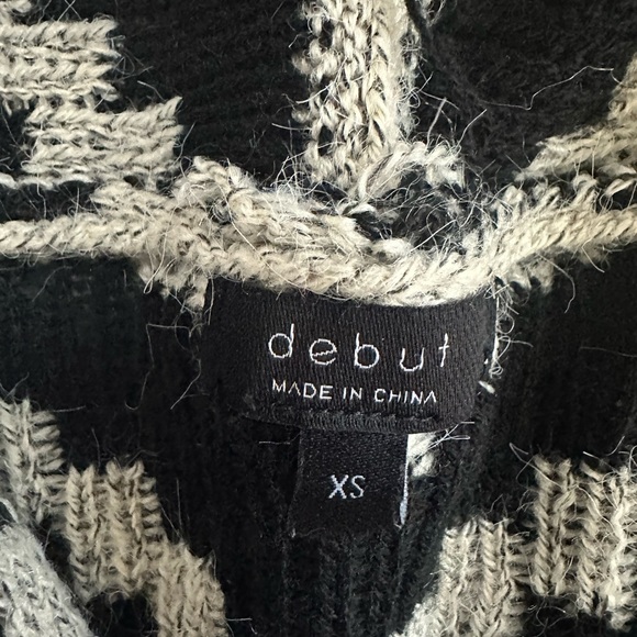 XS sweater. - Picture 2 of 3